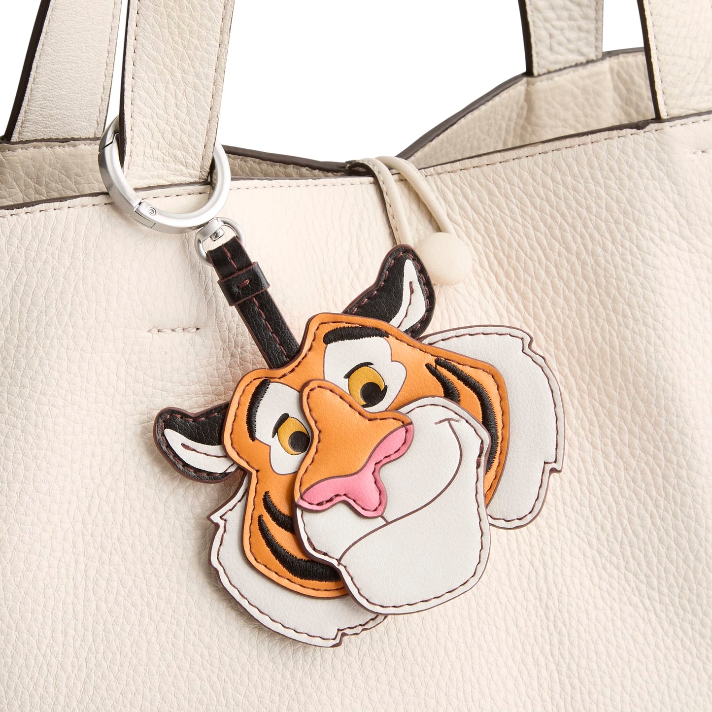 5483923396-V5.jpg